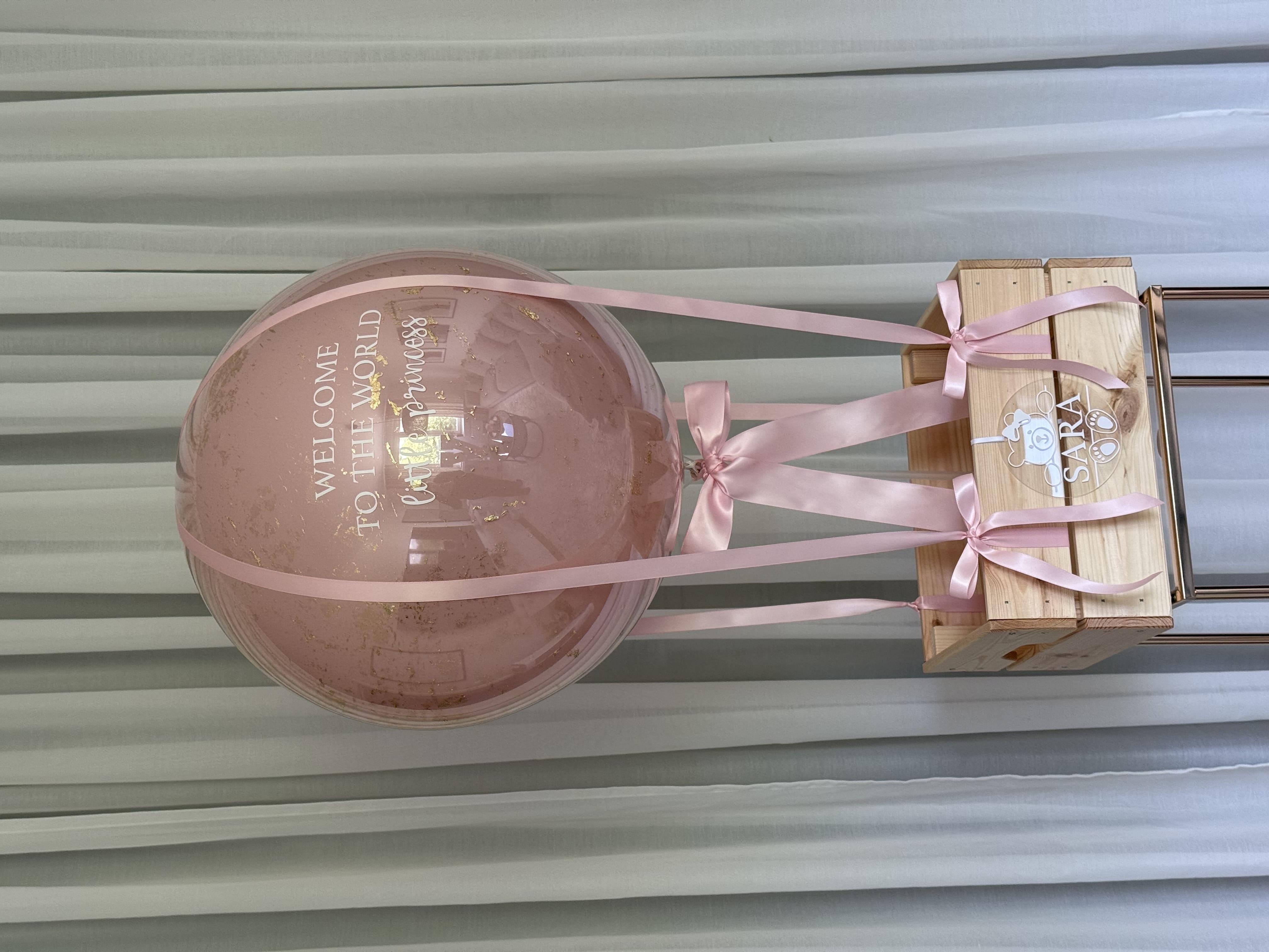 Ballong på stav i trälåda 1