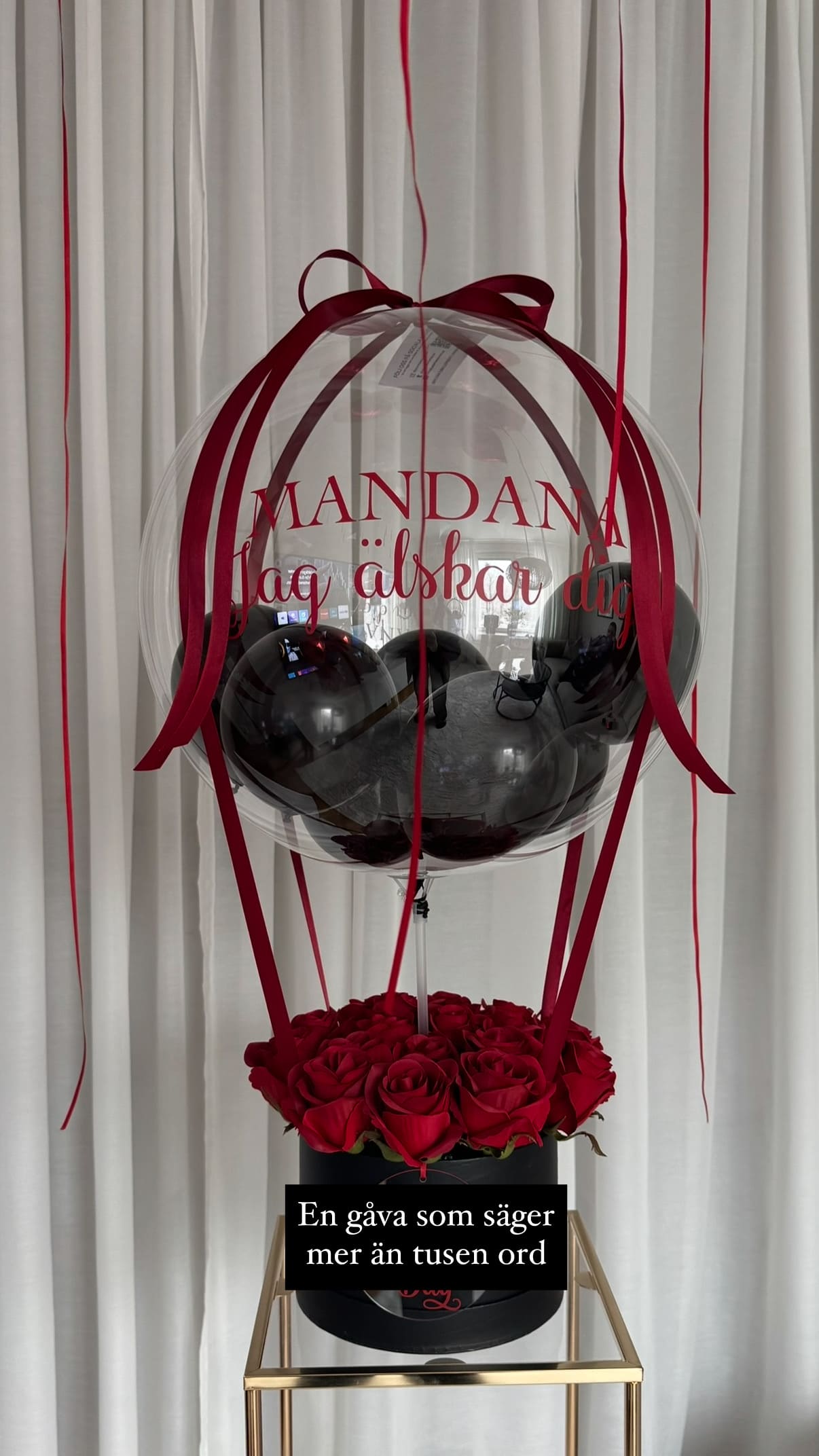 Ballong på stav i rund låda 1